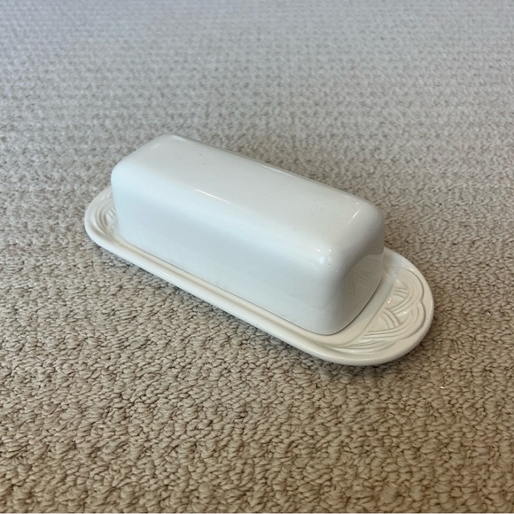 Pfaltzgraff Acadia White 1/4 lb Covered Butter Dish - Picture 2 of 16